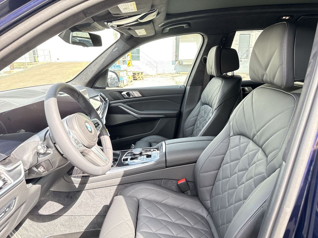 Thumbnail: 2027 BMW X7 - 11