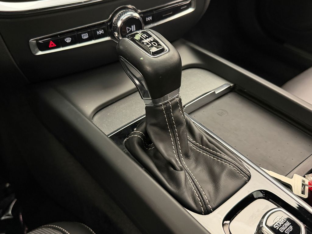 Thumbnail: 2021 Volvo S60 - 25
