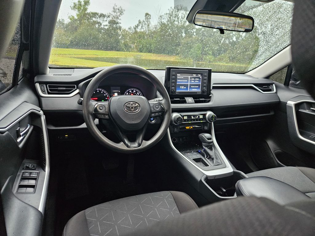 2022 Toyota RAV4 XLE 12