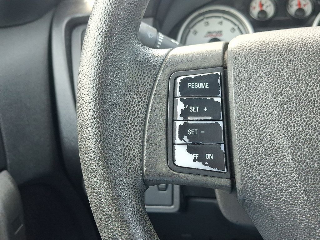 Thumbnail: 2011 Ford Focus - 20