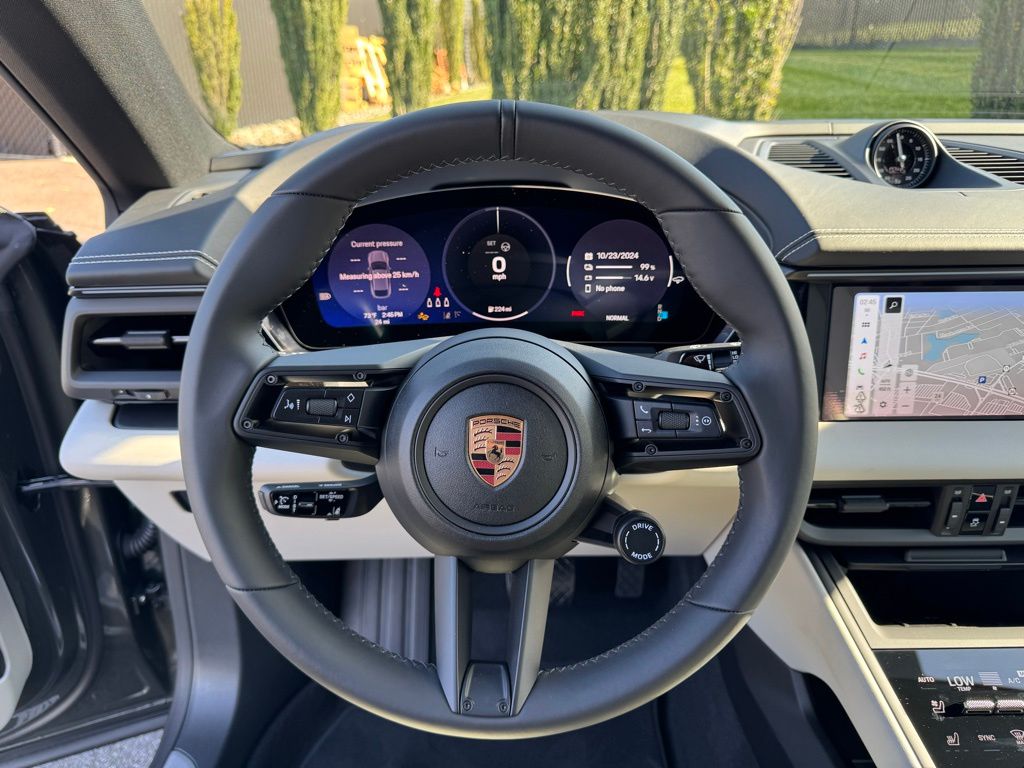 2024 Porsche Macan T 20