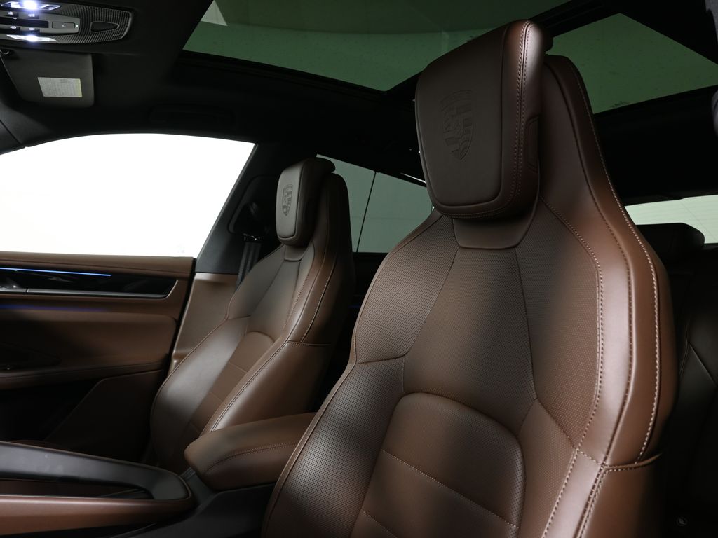 Thumbnail: 2025 Porsche Macan - 6