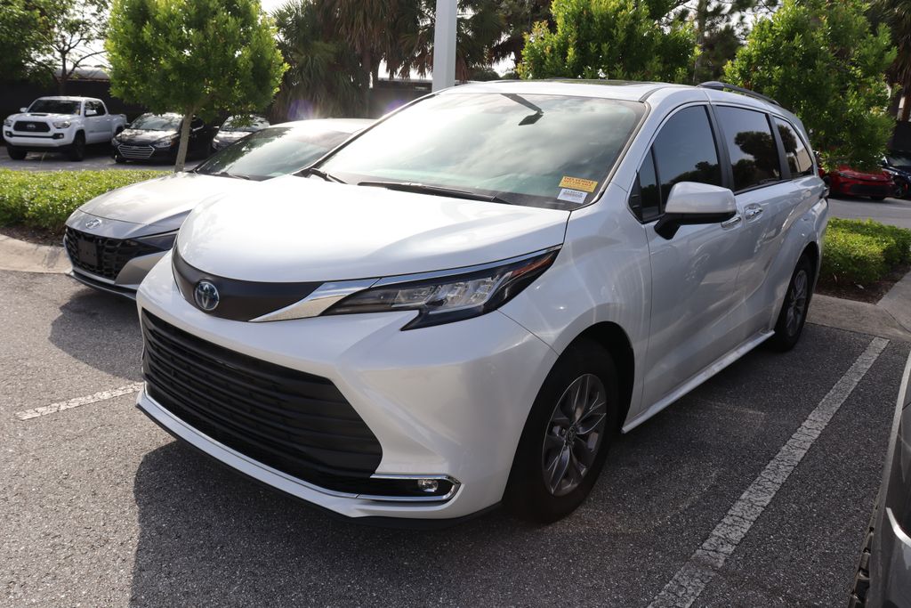 Thumbnail: 2023 Toyota Sienna - 1