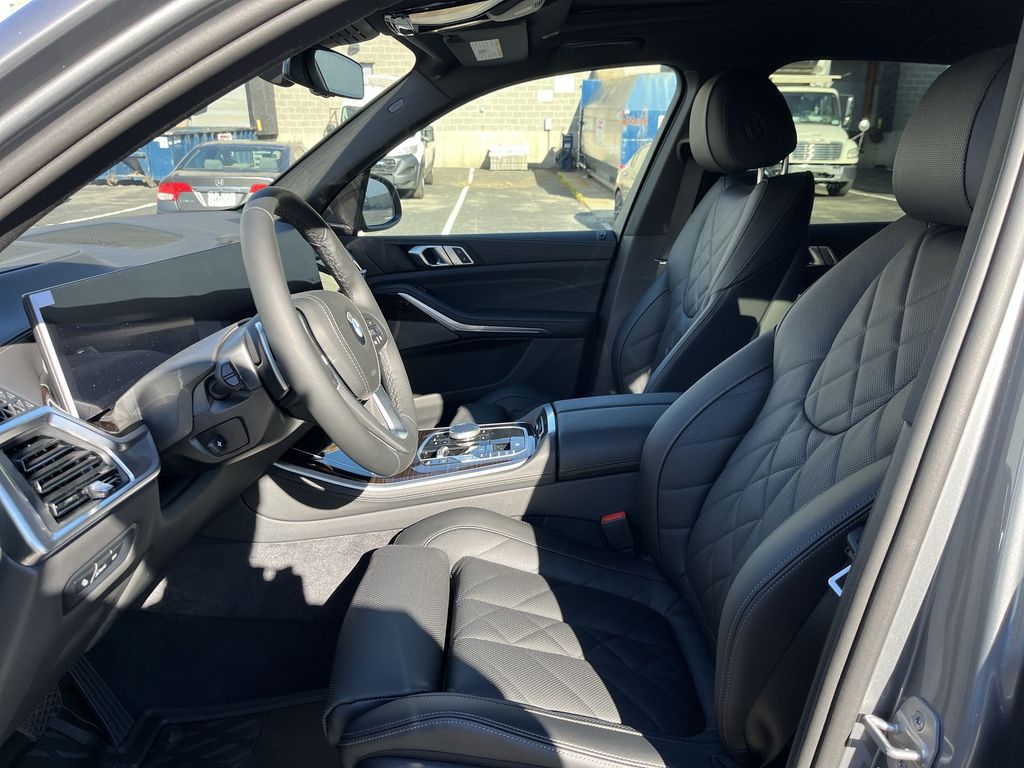 Thumbnail: 2026 BMW X5 - 11