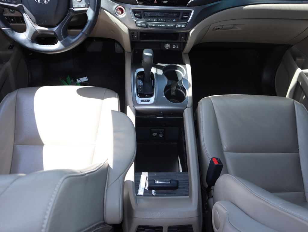 Thumbnail: 2019 Honda Pilot - 8