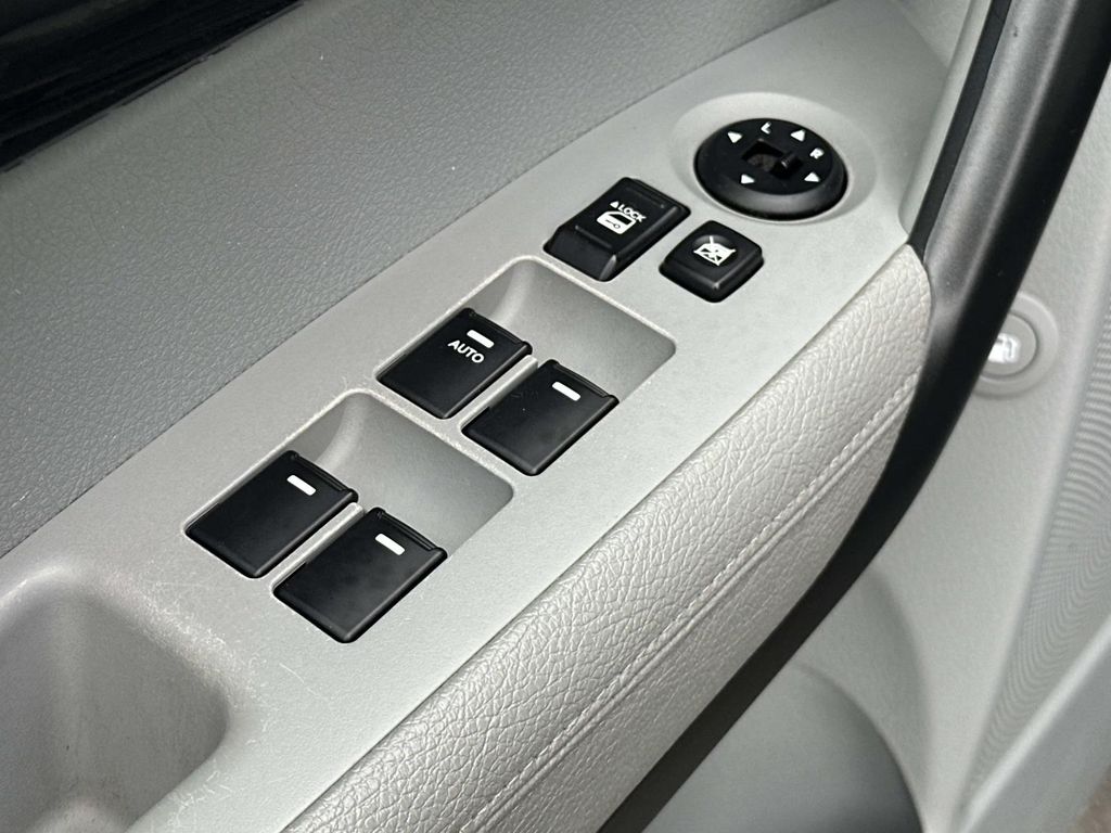 Thumbnail: 2011 Kia Sorento - 26