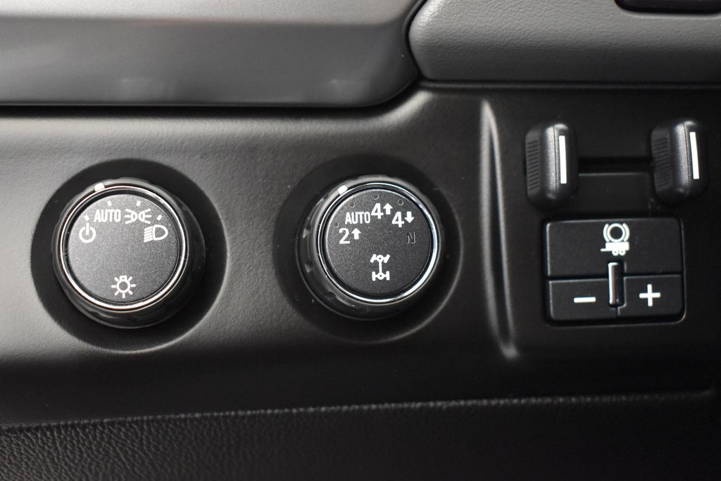 Thumbnail: 2018 Chevrolet Tahoe - 20