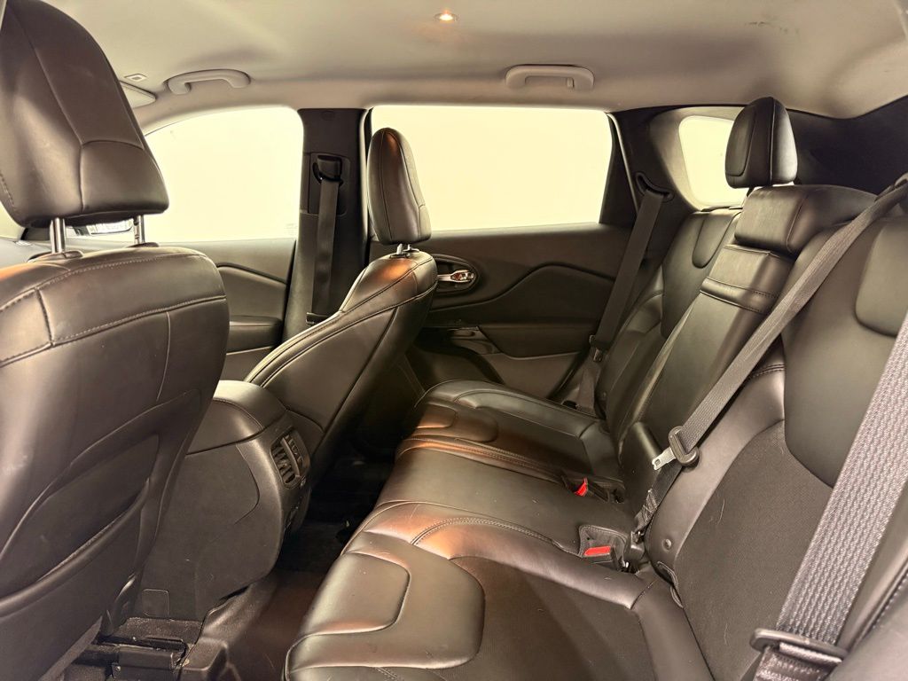 2019 Jeep Cherokee Altitude 11