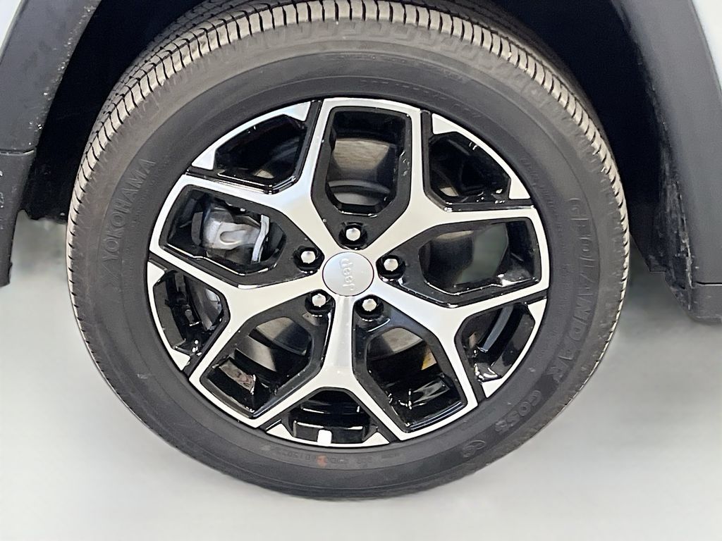 Used 2024 Silver Jeep Limited image 30