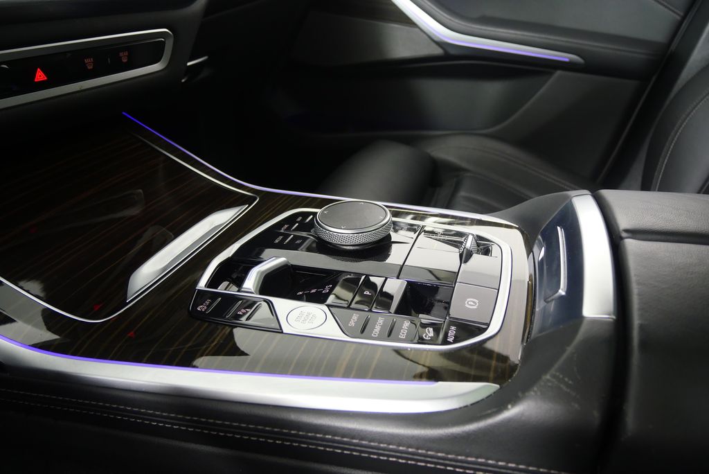 2023 BMW X7 xDrive40i 28