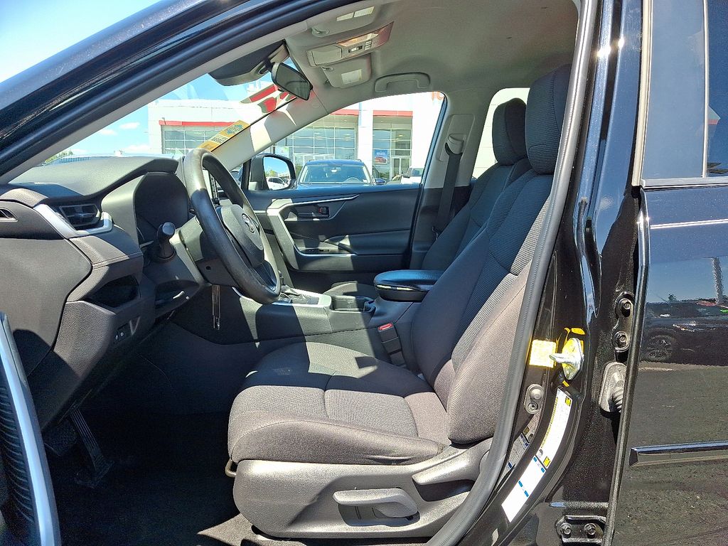 Thumbnail: 2021 Toyota RAV4 - 14