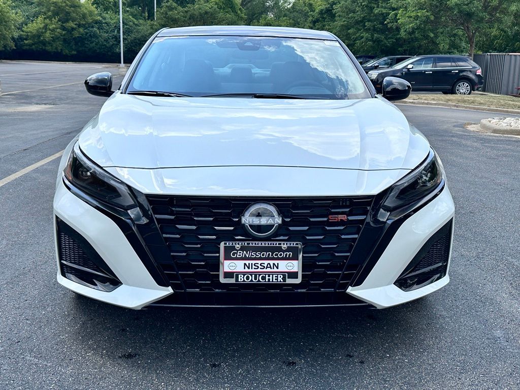 New 2026 Pearl White/Super Black Nissan 2.5 SR image 8