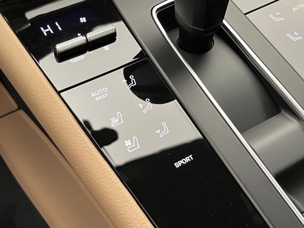 Thumbnail: 2025 Porsche Macan - 17