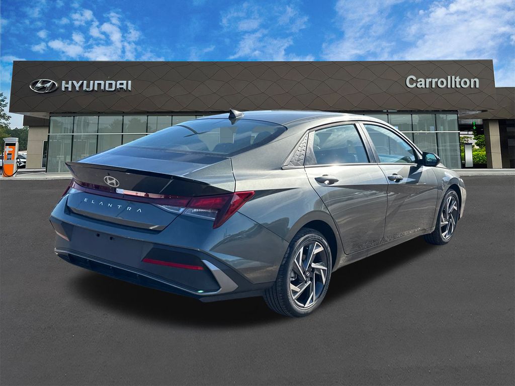 Used 2025 Gray Hyundai SEL Sport image 5