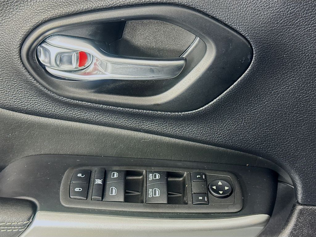 Used Car 2022 Jeep Cherokee  X For Sale Under $25,000 In Austin, Texas