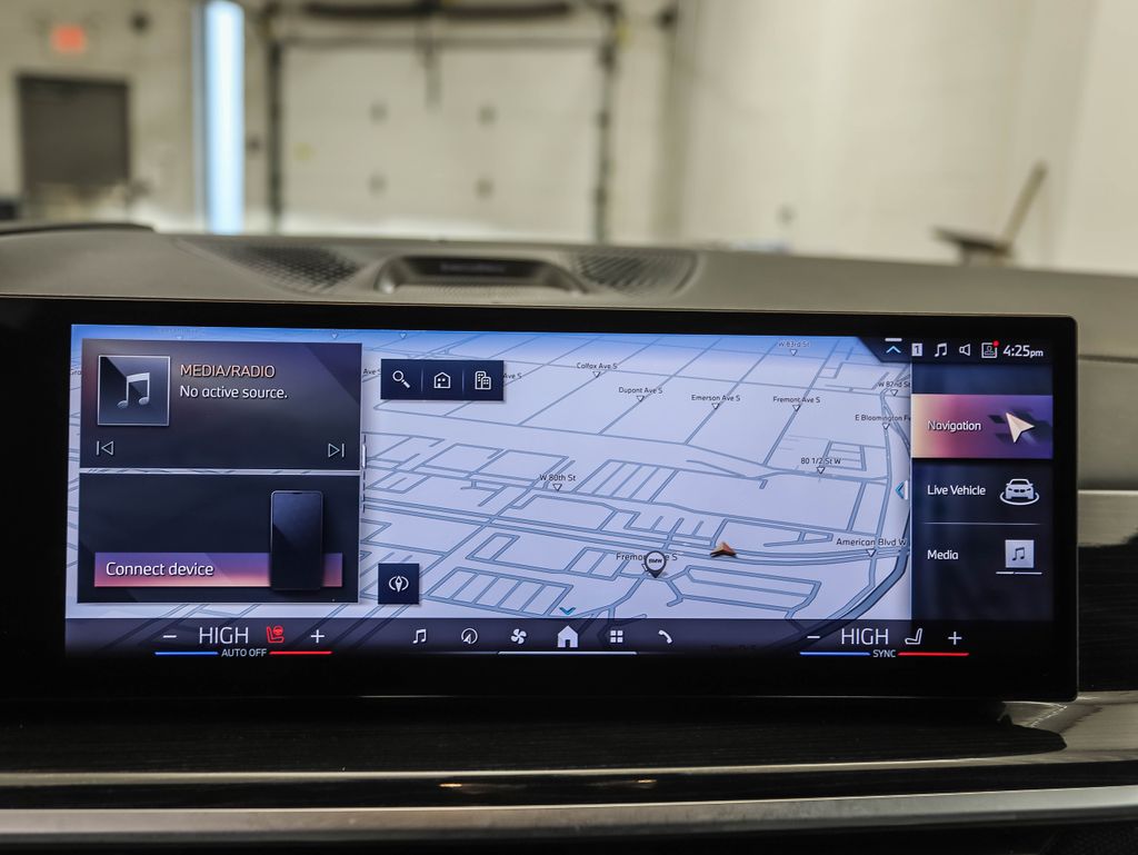 Thumbnail: 2024 BMW X7 - 15