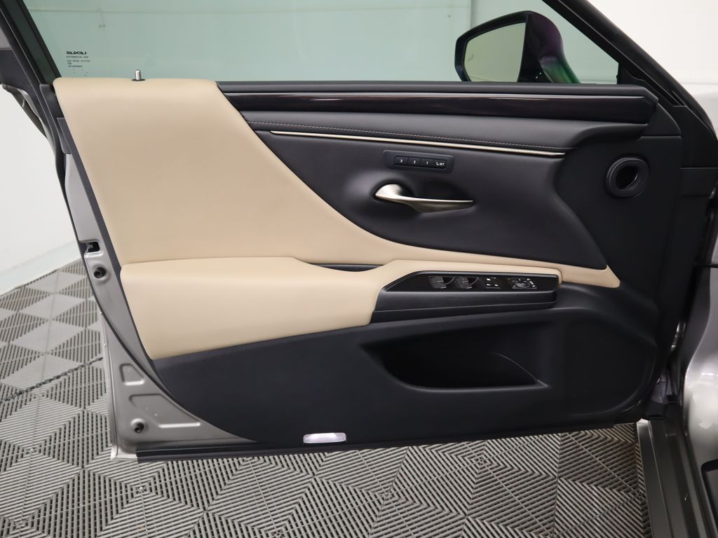2021 Lexus ES 350 25