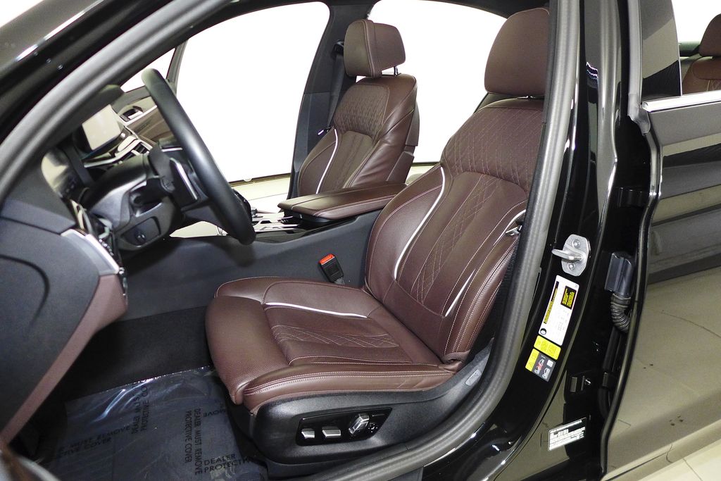 Thumbnail: 2023 BMW 5 Series - 21