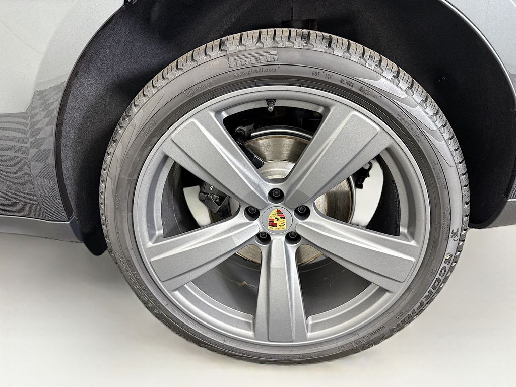 Thumbnail: 2026 Porsche Macan - 32