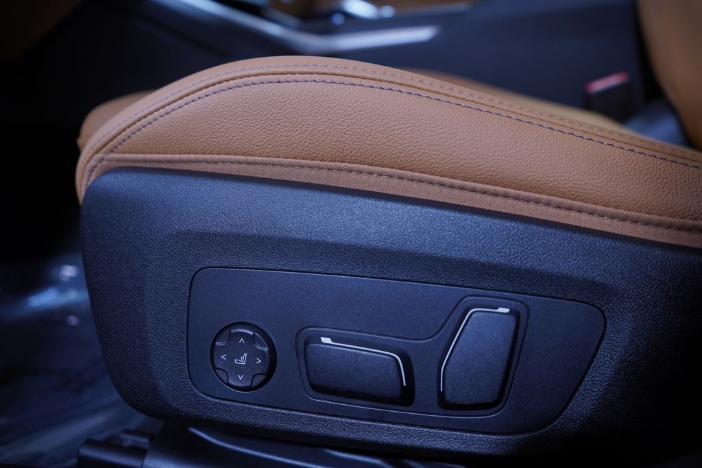 2025 BMW 3 Series 330i 12