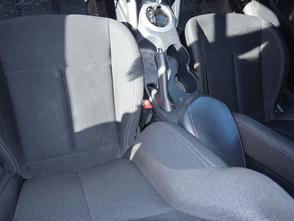 Thumbnail: 2016 Hyundai Veloster - 8