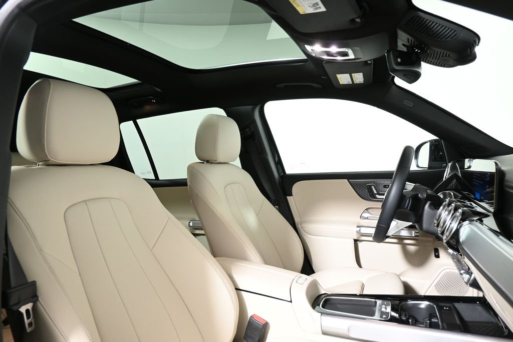 2025 Mercedes-Benz GLB 250 27
