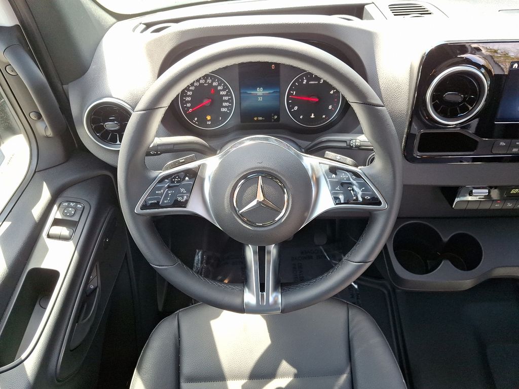 Thumbnail: 2025 Mercedes-Benz Sprinter - 8