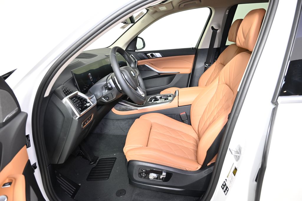 Thumbnail: 2026 BMW X7 - 14