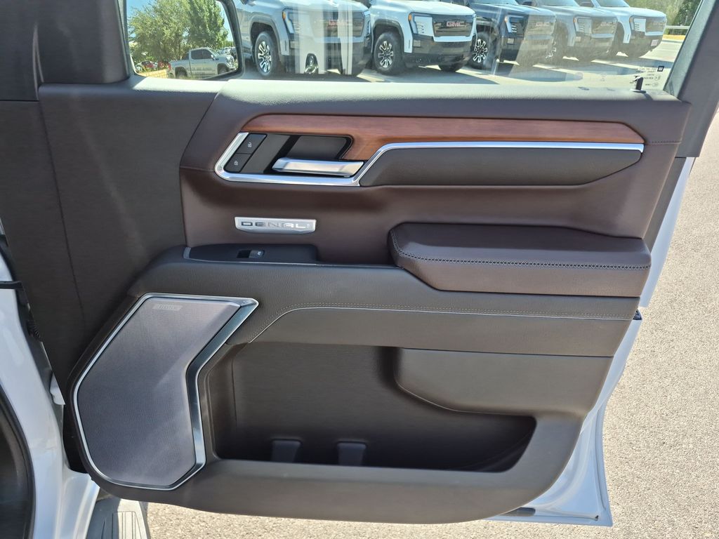 Used 2023 White GMC Denali image 39