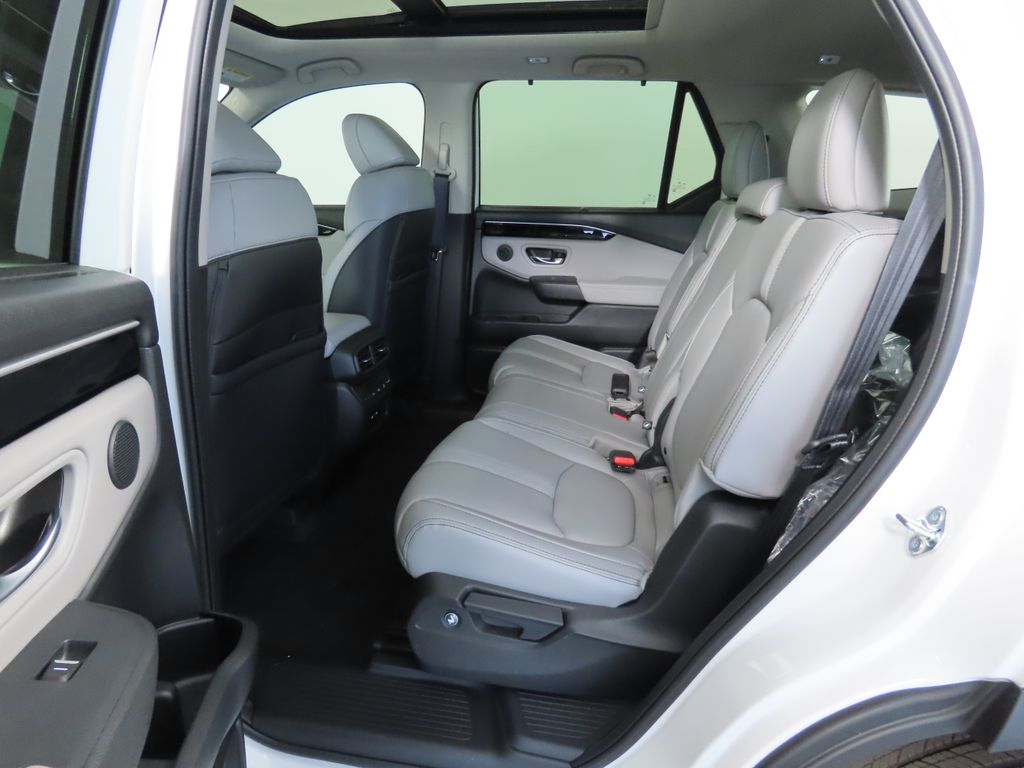 2025 Honda Pilot Touring 23