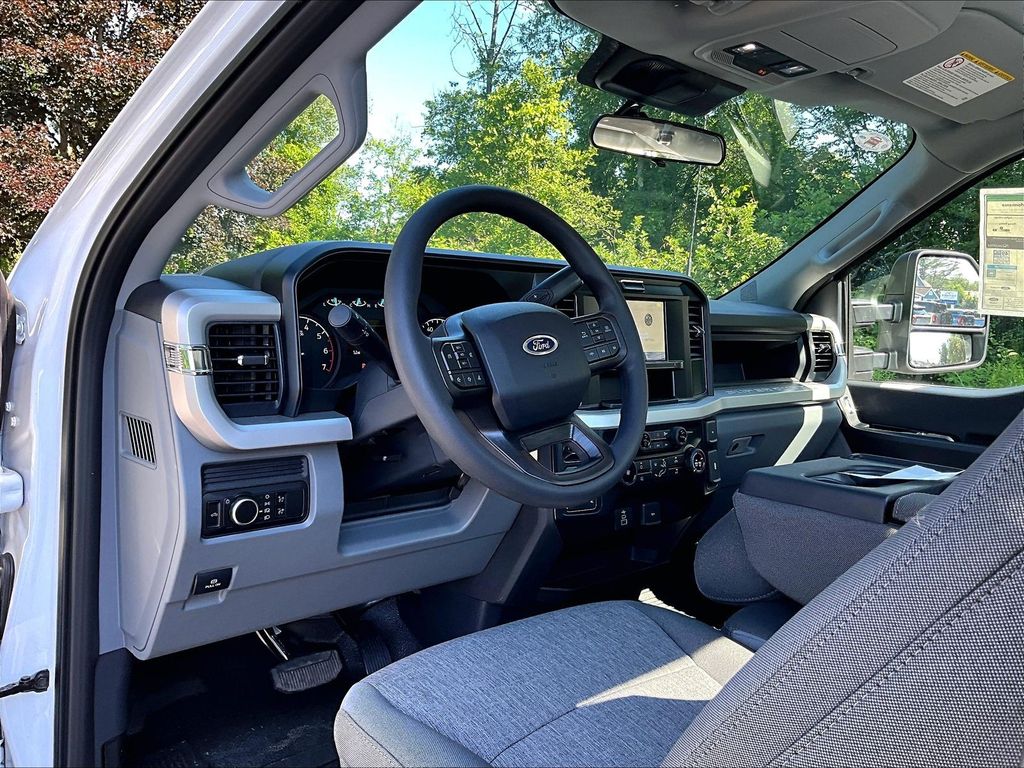 2026 Ford F-350SD — photo 7