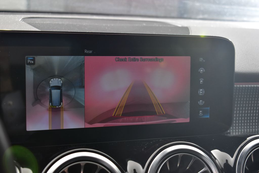 Thumbnail: 2022 Mercedes-Benz GLB - 19