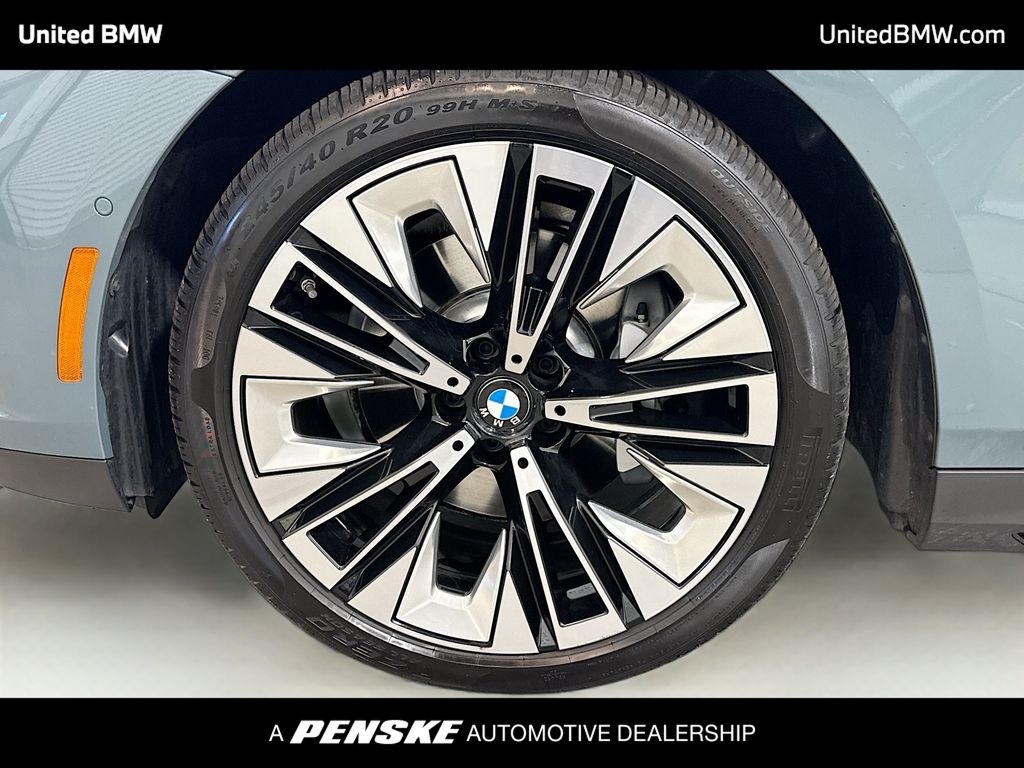 Thumbnail: 2025 BMW 5 Series - 2