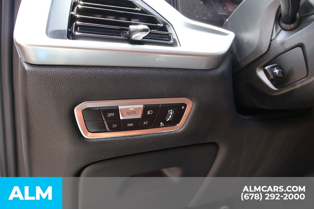 Used 2023 White BMW M60i image 11
