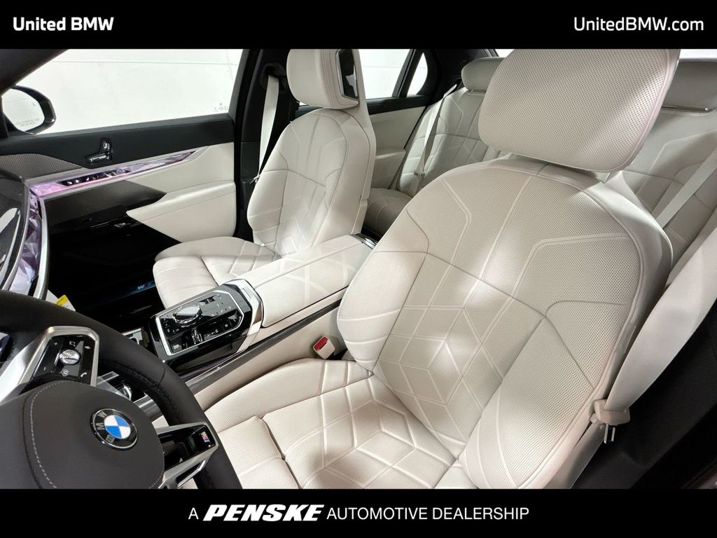 Thumbnail: 2025 BMW 7 Series - 13