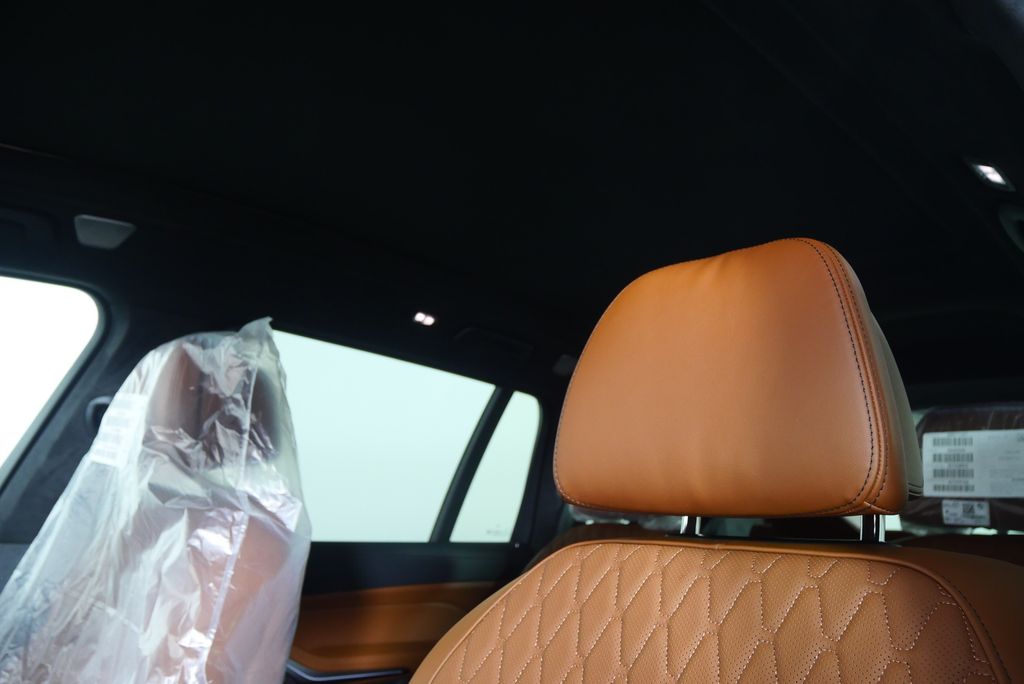 2026 BMW X7 Alpina XB7 15