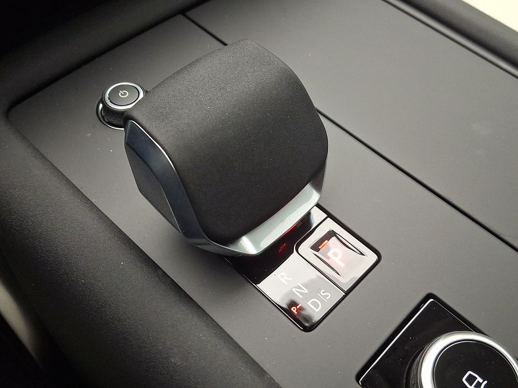 Thumbnail: 2026 Land Rover Discovery - 12