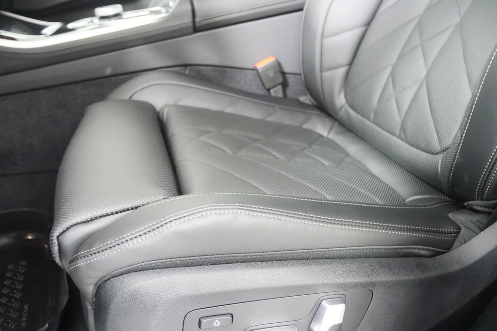 Thumbnail: 2026 BMW X5 - 10