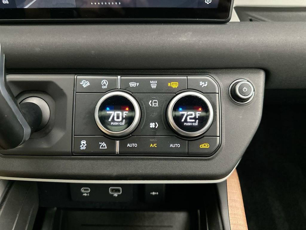 Thumbnail: 2023 Land Rover Defender - 25