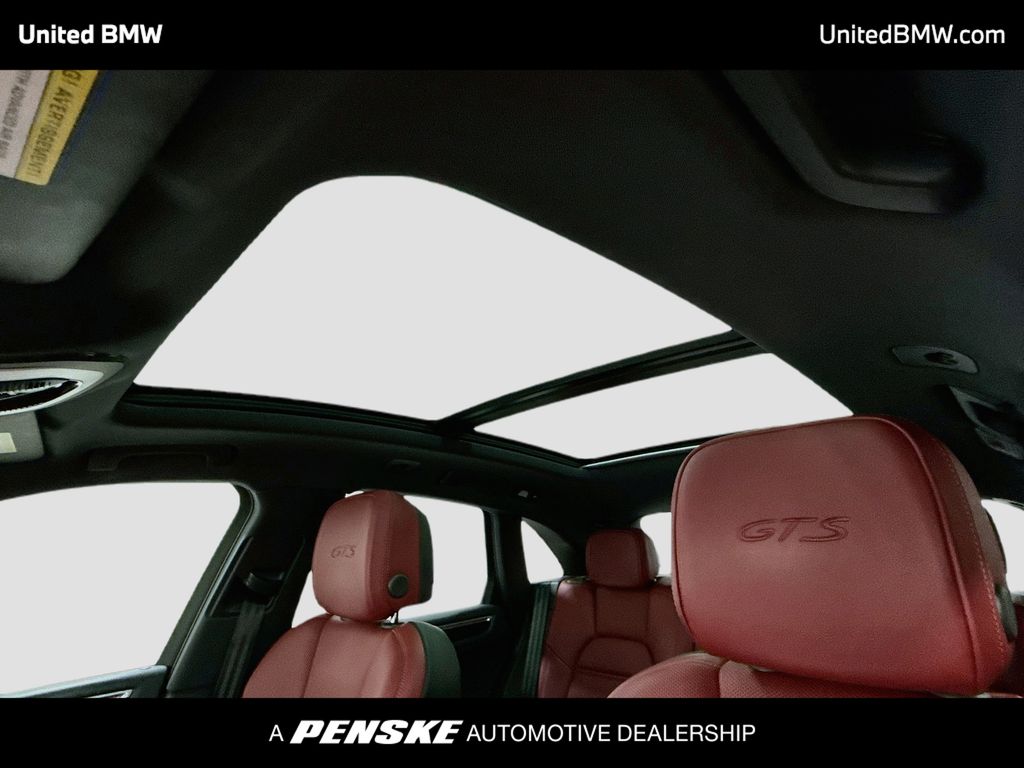 Thumbnail: 2024 Porsche Macan - 12