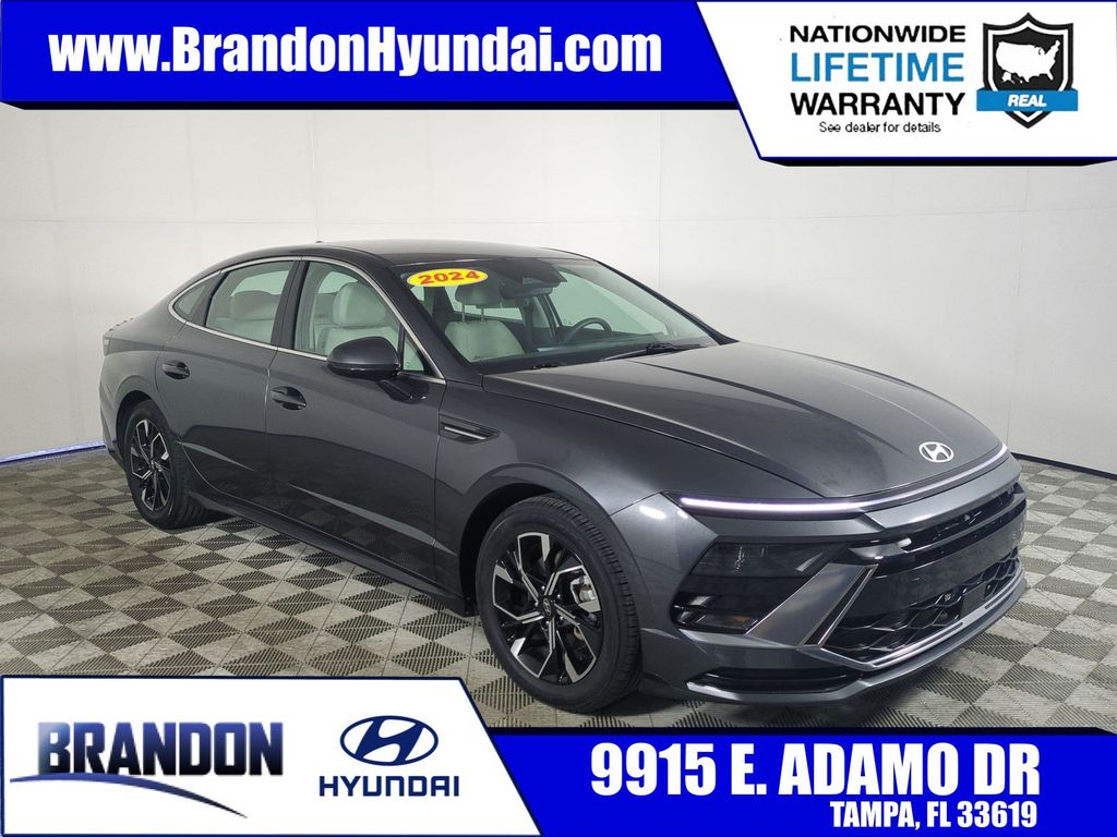Gray 2024 Hyundai Sonata Sedan Front-Wheel Drive 8-Speed Automatic