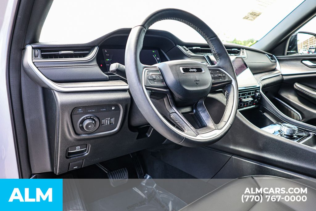 Used 2024 White Jeep 4xe image 28