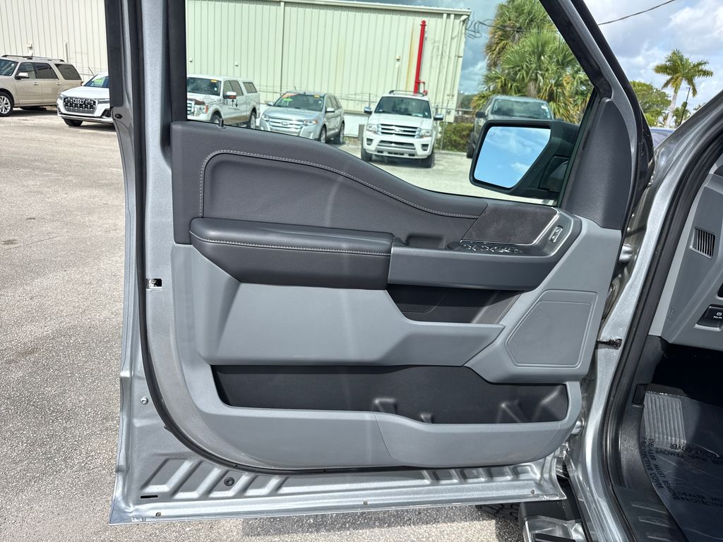 2025 Ford F-150 XLT - Photo 12