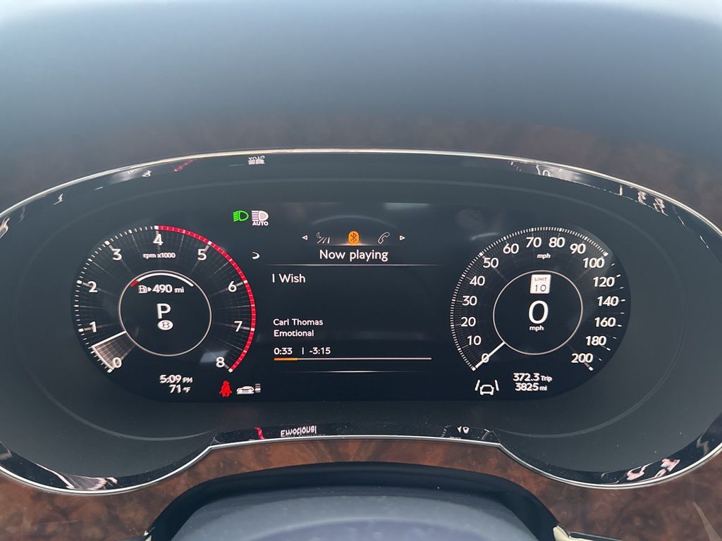 Thumbnail: 2025 Bentley Bentayga - 7