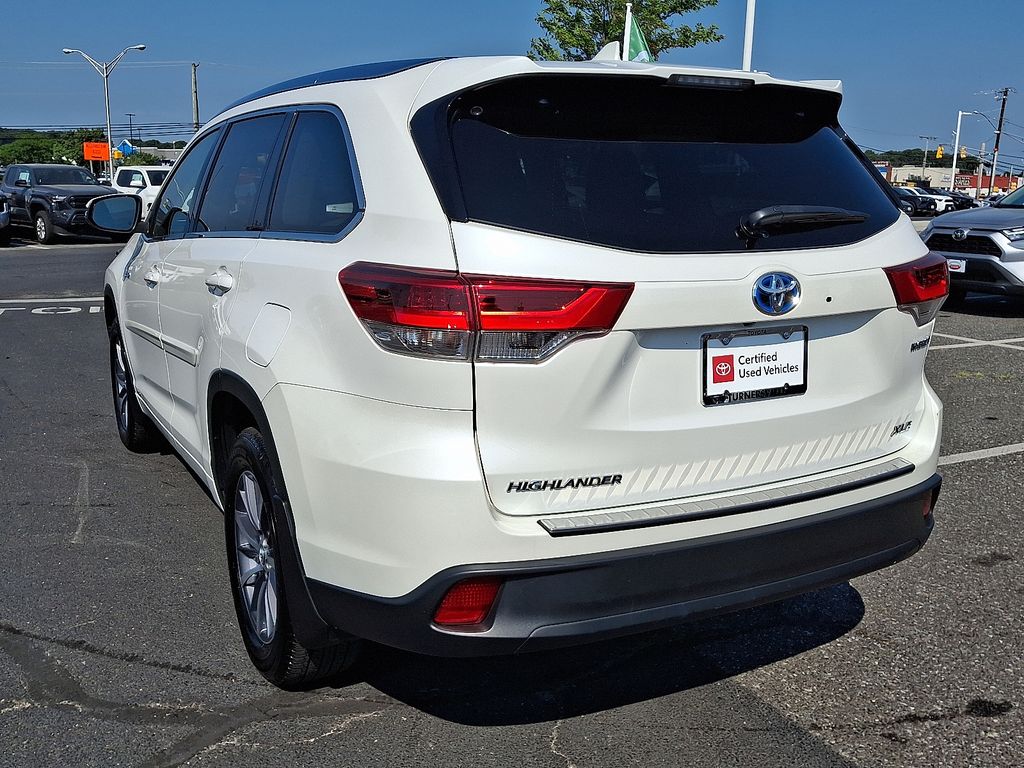 Thumbnail: 2017 Toyota Highlander - 4