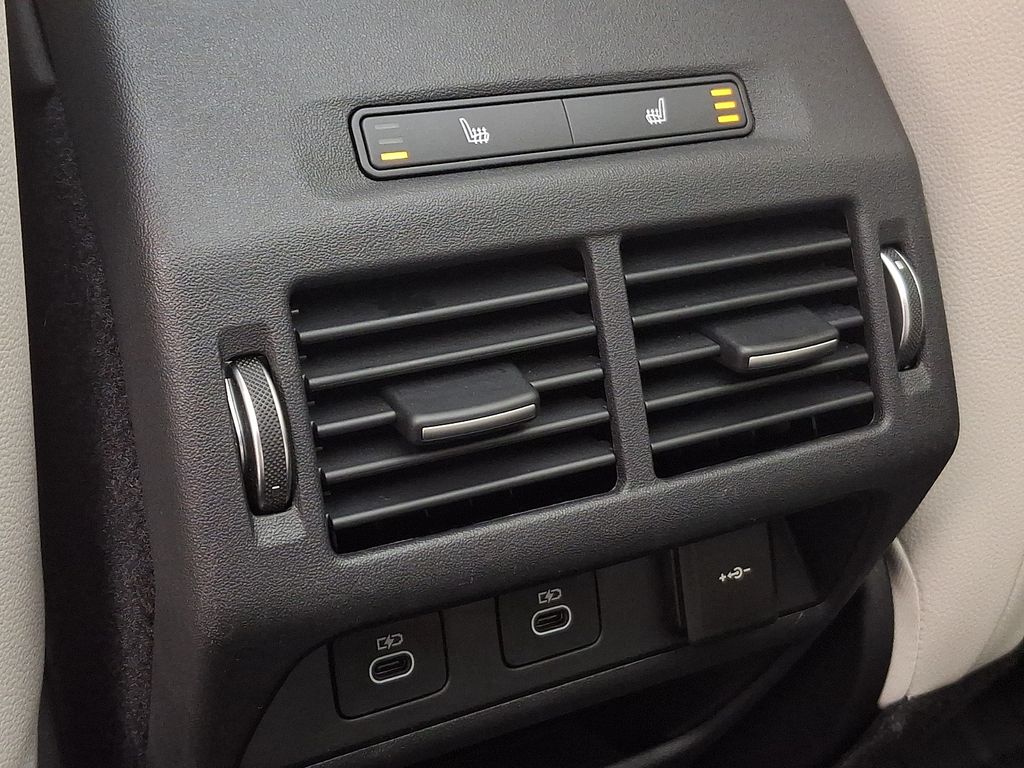 Thumbnail: 2025 Land Rover Discovery Sport - 11