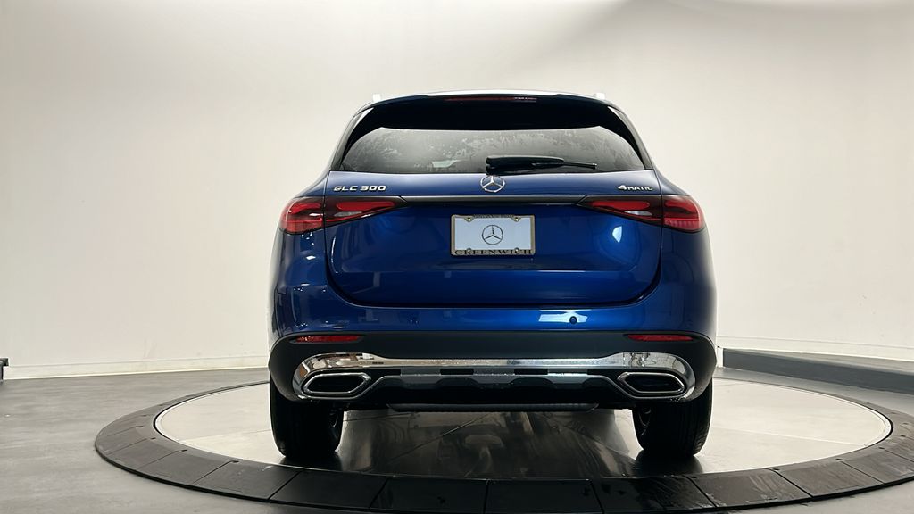 2025 Mercedes-Benz GLC 300 7