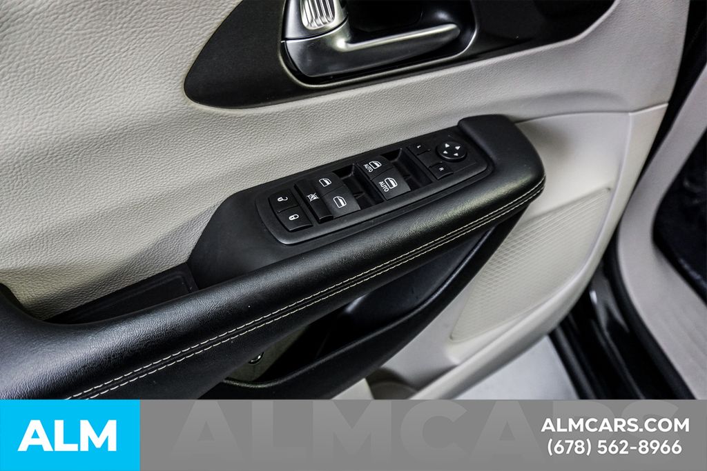 Used 2023 Black Chrysler Touring L image 49