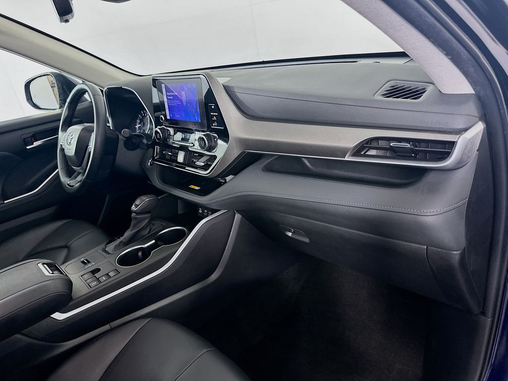 Thumbnail: 2024 Toyota Highlander - 31