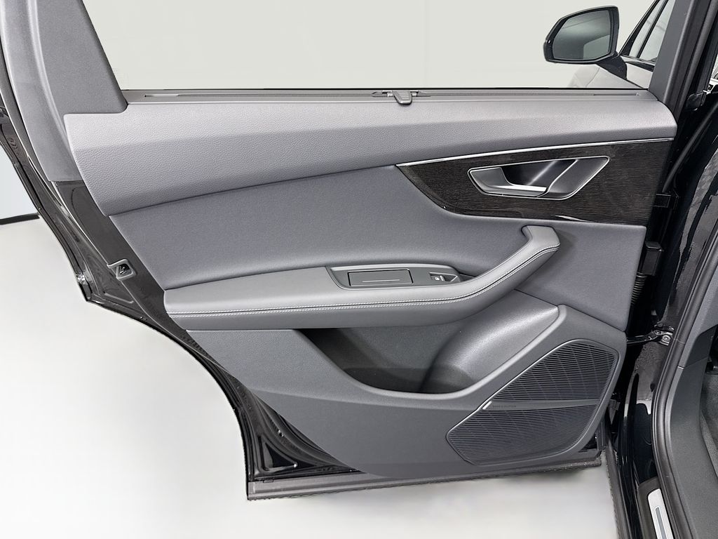 Thumbnail: 2026 Audi Q7 - 27